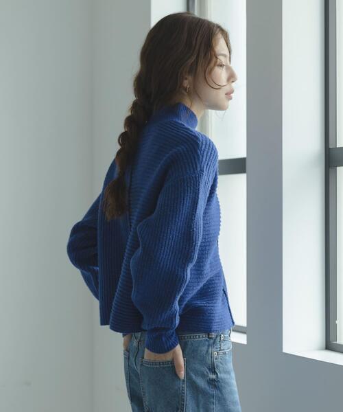 URBAN RESEARCH Sonny Label（アーバンリサーチサニーレーベル）の「畦切替えニットプルオーバー（ニット/セーター・レディース・ライトベージュ/チャコールグレー/ブルー/ピンク・FREE）」の7枚目の写真