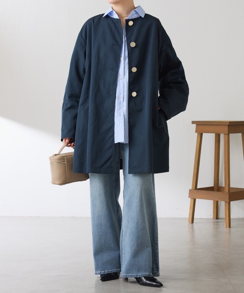 COLLAGE GALLARDAGALANTE（コラージュガリャルダガランテ）の「メタル釦ヴィンテージクロスノーカラーコート（ノーカラーコート・レディース・グレイッシュベージュ/ネイビー・FREE）」の9枚目の写真