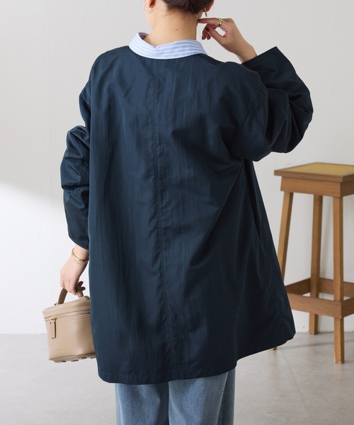 COLLAGE GALLARDAGALANTE（コラージュガリャルダガランテ）の「メタル釦ヴィンテージクロスノーカラーコート（ノーカラーコート・レディース・グレイッシュベージュ/ネイビー・FREE）」の7枚目の写真