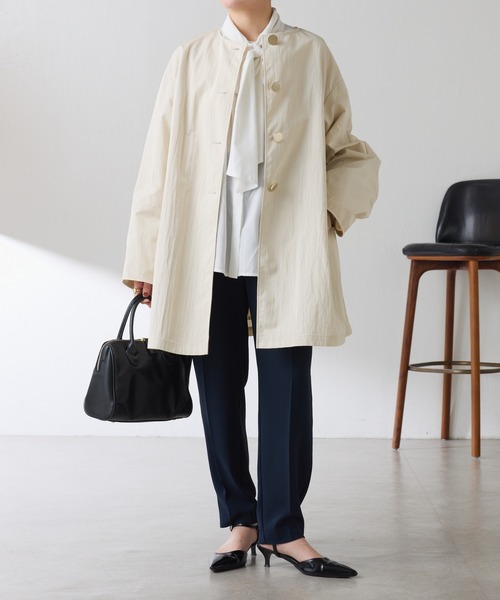 COLLAGE GALLARDAGALANTE（コラージュガリャルダガランテ）の「メタル釦ヴィンテージクロスノーカラーコート（ノーカラーコート・レディース・グレイッシュベージュ/ネイビー・FREE）」の20枚目の写真