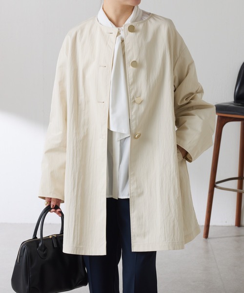 COLLAGE GALLARDAGALANTE（コラージュガリャルダガランテ）の「メタル釦ヴィンテージクロスノーカラーコート（ノーカラーコート・レディース・グレイッシュベージュ/ネイビー・FREE）」の16枚目の写真
