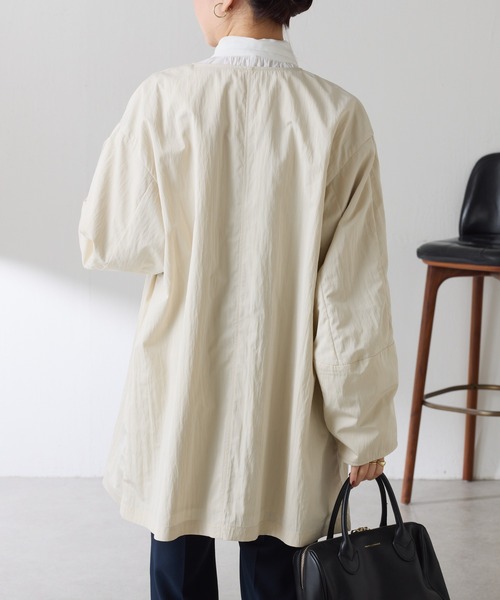 COLLAGE GALLARDAGALANTE（コラージュガリャルダガランテ）の「メタル釦ヴィンテージクロスノーカラーコート（ノーカラーコート・レディース・グレイッシュベージュ/ネイビー・FREE）」の18枚目の写真