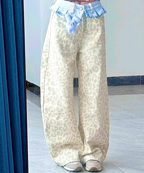 VIBGYOR(ヴィブジョー)の「【LAMPOON】レオパードフリルウエストパンツ(その他パンツ・レディース・アイボリー・LARGE/MEDIUM/SMALL)」の1枚目の写真