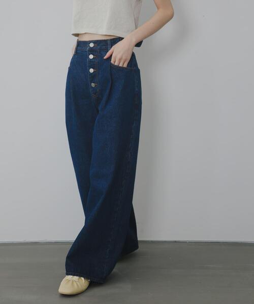 KBF（ケイビーエフ）の「『3サイズ展開』タックボタンアップデニム（デニムパンツ・レディース・ブルー/ライトブルー・38/34/36）」の22枚目の写真