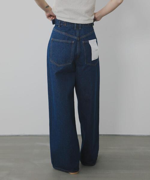 KBF（ケイビーエフ）の「『3サイズ展開』タックボタンアップデニム（デニムパンツ・レディース・ブルー/ライトブルー・38/34/36）」の11枚目の写真