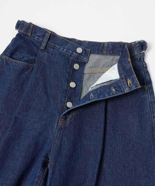 KBF（ケイビーエフ）の「『3サイズ展開』タックボタンアップデニム（デニムパンツ・レディース・ブルー/ライトブルー・38/34/36）」の4枚目の写真