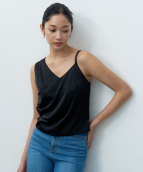 MAKE A TOAST(メイクアトースト)の「ボリュームスリーブレスブラウス ブラック MBESTO013BK(Tシャツ/カットソー・レディース・ブラック・S/M)」の2枚目の写真