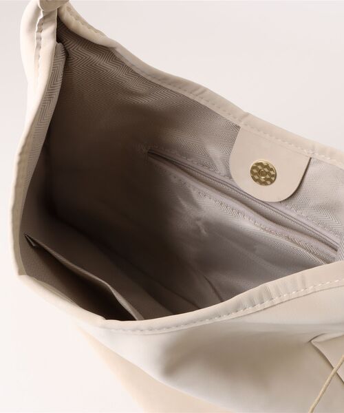 WESTSEA（ウエストシー）の「ムラ調 フェイクレザー ワンショルダーバッグ 軽量 薄手（ショルダーバッグ・レディース・ブラウン/オフホワイト/ブラック・FREE）」の21枚目の写真