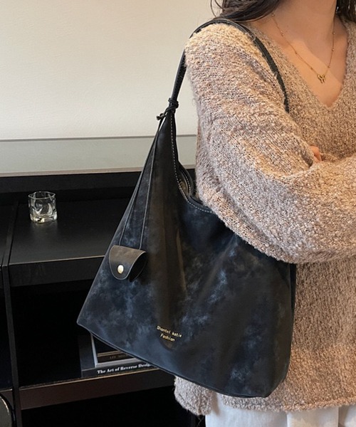 WESTSEA（ウエストシー）の「ムラ調 フェイクレザー ワンショルダーバッグ 軽量 薄手（ショルダーバッグ・レディース・ブラウン/オフホワイト/ブラック・FREE）」の12枚目の写真