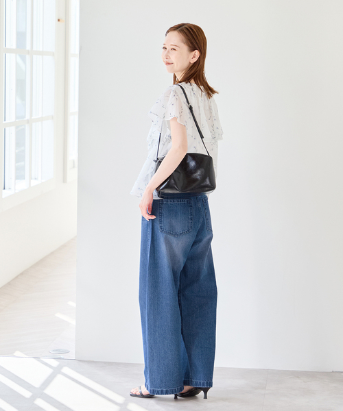 U by SPICK&SPAN(ユーバイスピックアンドスパン)の「【LOW CLASSIC / ロウクラシック】Lc LEATHER CARAMEL BOX BAG(ショルダーバッグ・レディース・ブラック・FREE)」の6枚目の写真