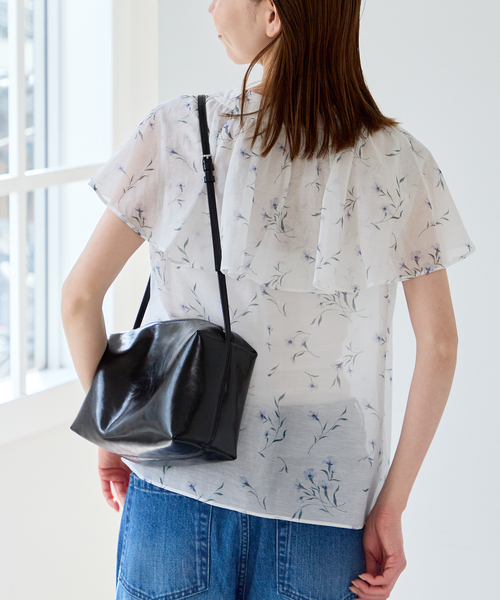 U by SPICK&SPAN(ユーバイスピックアンドスパン)の「【LOW CLASSIC / ロウクラシック】Lc LEATHER CARAMEL BOX BAG(ショルダーバッグ・レディース・ブラック・FREE)」の10枚目の写真