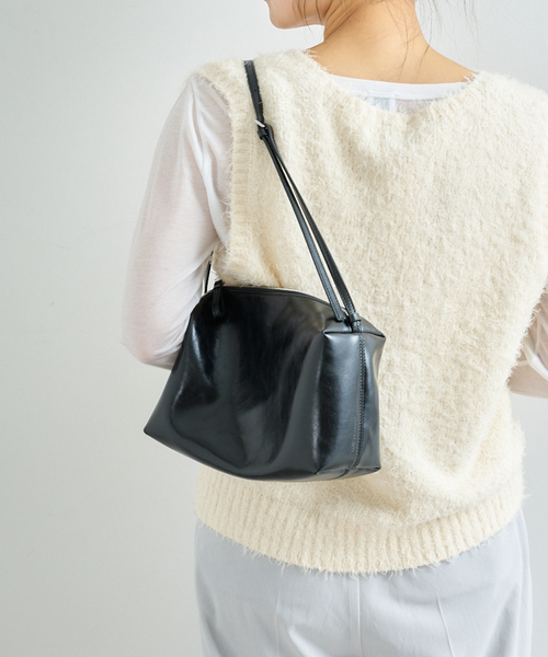 U by SPICK&SPAN(ユーバイスピックアンドスパン)の「【LOW CLASSIC / ロウクラシック】Lc LEATHER CARAMEL BOX BAG(ショルダーバッグ・レディース・ブラック・FREE)」の14枚目の写真
