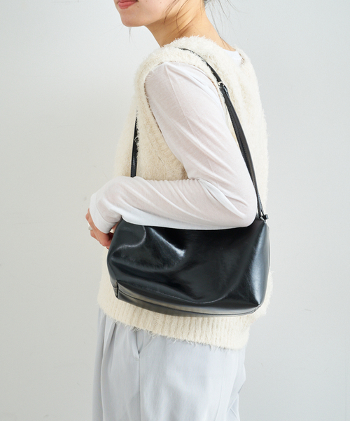 U by SPICK&SPAN(ユーバイスピックアンドスパン)の「【LOW CLASSIC / ロウクラシック】Lc LEATHER CARAMEL BOX BAG(ショルダーバッグ・レディース・ブラック・FREE)」の16枚目の写真