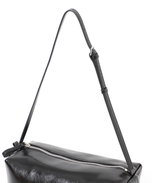 U by SPICK&SPAN(ユーバイスピックアンドスパン)の「【LOW CLASSIC / ロウクラシック】Lc LEATHER CARAMEL BOX BAG(ショルダーバッグ・レディース・ブラック・FREE)」の22枚目の写真