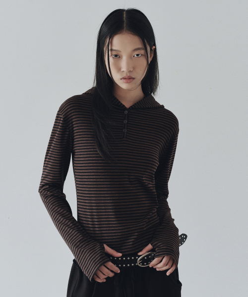 NEEV(ニーヴ)の「Button Stripe Hooded T-Shirt (Brown)(Tシャツ/カットソー・レディース・その他・FREE)」の1枚目の写真