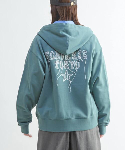 CONVERSE TOKYO(コンバーストウキョウ)の「EMBROIDED LOGO ZIP HOODIE(パーカー・レディース・ブラック/グレー/グリーン・SMALL/MEDIUM)」の3枚目の写真