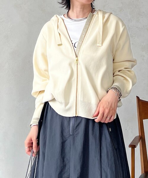 un dix cors（アンディコール）の「軽量配色ラメラインパーカー（カーディガン/ボレロ・レディース・ブラック/アイボリー・FREE）」の4枚目の写真