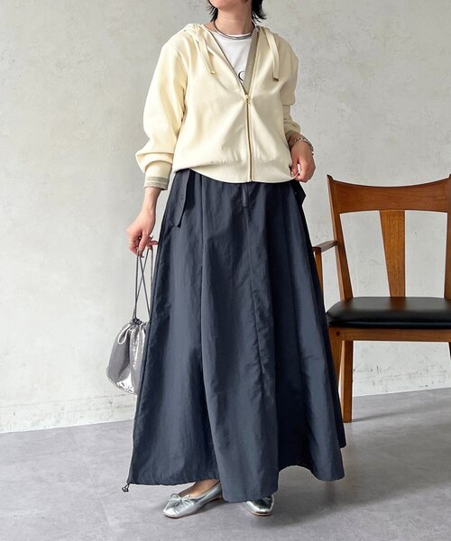 un dix cors（アンディコール）の「軽量配色ラメラインパーカー（カーディガン/ボレロ・レディース・ブラック/アイボリー・FREE）」の5枚目の写真