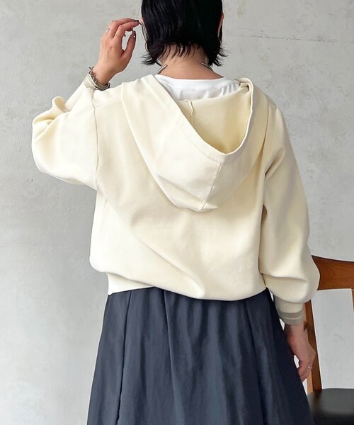 un dix cors（アンディコール）の「軽量配色ラメラインパーカー（カーディガン/ボレロ・レディース・ブラック/アイボリー・FREE）」の13枚目の写真