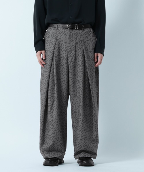 RAGEBLUE（レイジブルー）の「CURVE SEAM/Design Tuck 3D Wide Easy Pants/デザインタックワイドイージーパンツ（スラックス・メンズ・ブラック/グレー系その他/その他・MEDIUM/LARGE）」の3枚目の写真