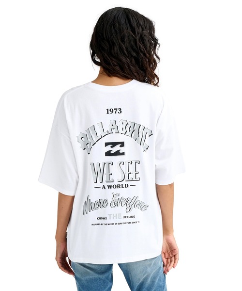 BILLABONG(ビラボン)の「BILLABONG ウィメンズ MESSAGE ARCH LOOSE M Tシャツ 【2026年春夏モデル】(Tシャツ/カットソー・レディース・ホワイト/オフホワイト/オレンジ系その他/ブルー系その他2・LARGE/MEDIUM)」の2枚目の写真