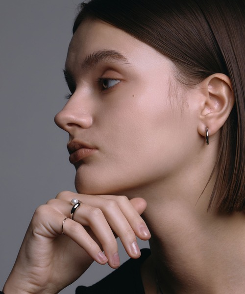 CENE(セネ)の「【CENE】セネ/プレインフープイヤリング/17mm(イヤリング・レディース・ゴールド/シルバー・FREE)」の9枚目の写真