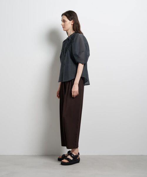 LANVIN en Bleu（ランバンオンブルー）の「カールマイヤーフリルブラウス（シャツ/ブラウス・レディース・グレー/キャメル/オフホワイト・38）」の20枚目の写真