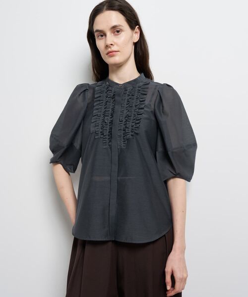 LANVIN en Bleu（ランバンオンブルー）の「カールマイヤーフリルブラウス（シャツ/ブラウス・レディース・グレー/キャメル/オフホワイト・38）」の22枚目の写真