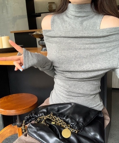 FUNdaysion(ファンデイション)の「ハイネックレイヤード風オフショルダートップス(シャツ/ブラウス・レディース・ベージュ/ブラック/グレー・M)」の7枚目の写真