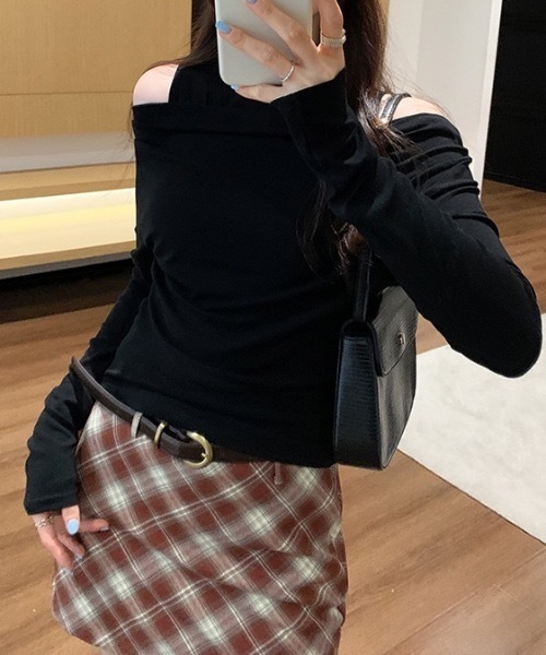 FUNdaysion(ファンデイション)の「ハイネックレイヤード風オフショルダートップス(シャツ/ブラウス・レディース・ベージュ/ブラック/グレー・M)」の11枚目の写真