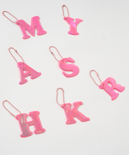 and D. petit main（アンドディープティマイン）の「あんしんアルファベットリフレクターチャーム（ピンク）（その他小物・キッズ・チェリーピンク/ライトピンク/ピンク/レッド系その他/バーガンディー/レッド/パープル・F）」の8枚目の写真