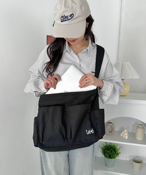 Lee(リー)の「Lee/立体ポケット キャンバスショルダーバッグ/A4対応/ ユニセックス(ショルダーバッグ・レディース・ブラック/オフホワイト・FREE)」の8枚目の写真