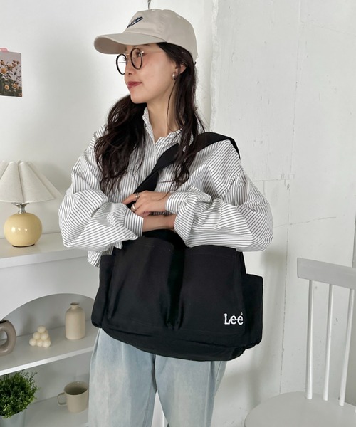 Lee(リー)の「Lee/立体ポケット キャンバスショルダーバッグ/A4対応/ ユニセックス(ショルダーバッグ・レディース・ブラック/オフホワイト・FREE)」の9枚目の写真