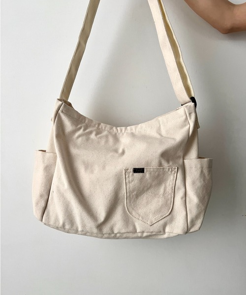 Lee(リー)の「Lee/立体ポケット キャンバスショルダーバッグ/A4対応/ ユニセックス(ショルダーバッグ・レディース・ブラック/オフホワイト・FREE)」の6枚目の写真