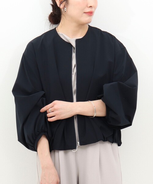 MICO COULIER（ミコクリエ）の「撥水ノーカラーブルゾン（ブルゾン・レディース・サックスブルー/キャメル/ネイビー・38）」の11枚目の写真