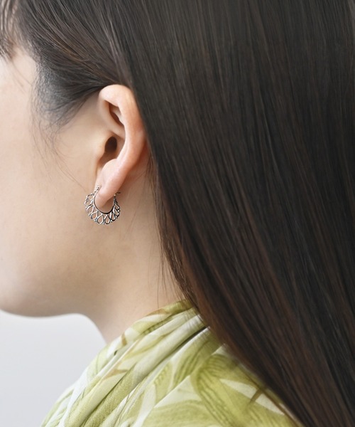 sowi(ソーイ)の「SV925+K10YG Talat Kanok Dok Lace ピアス(ピアス(両耳用)・レディース・シルバー/ゴールド・フリ-)」の6枚目の写真