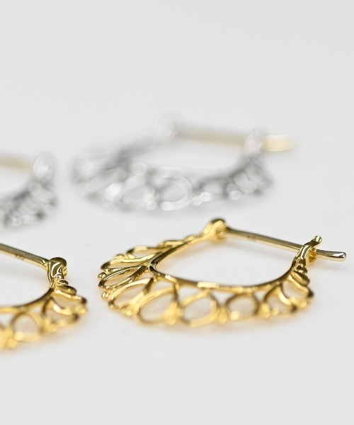 sowi(ソーイ)の「SV925+K10YG Talat Kanok Dok Lace ピアス(ピアス(両耳用)・レディース・シルバー/ゴールド・フリ-)」の4枚目の写真