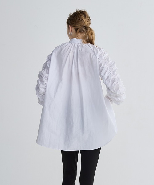 BIRTHDAY BASH(バースデイバッシュ)の「GATHER SLEEVE SHIRT TOPS(シャツ/ブラウス・レディース・ブラック/ホワイト・FREE)」の4枚目の写真