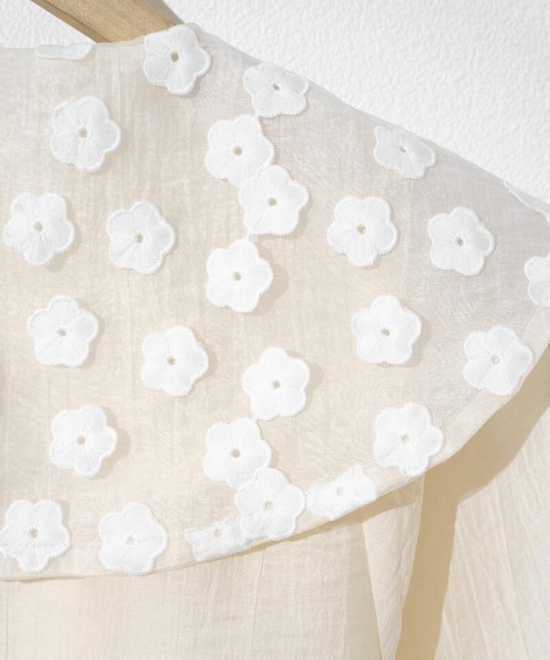 flower(フラワー)の「ボタニカルカラーブラウス(シャツ/ブラウス・レディース・ホワイト/アイボリー・FREE)」の4枚目の写真