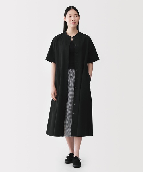 無印良品(ムジルシリョウヒン)の「婦人 涼感 半袖シャツワンピース(シャツワンピース・レディース・ブラック/ホワイト系/サックスブルー系・S/M/L/XL)」の7枚目の写真