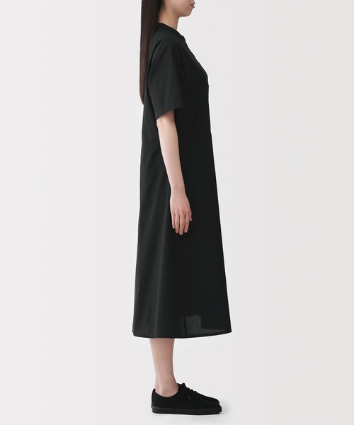 無印良品(ムジルシリョウヒン)の「婦人 涼感 半袖シャツワンピース(シャツワンピース・レディース・ブラック/ホワイト系/サックスブルー系・S/M/L/XL)」の8枚目の写真