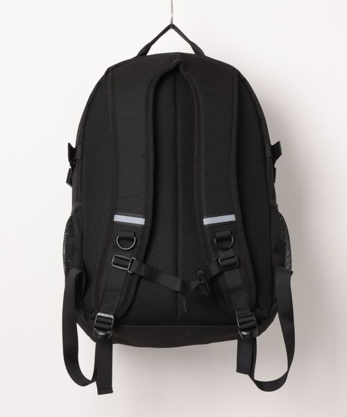 FILA（フィラ）の「FILA（フィラ）撥水加工 ドローコードデザインバックパック  カラビナ付き/リュックサック A4 PC収納 メンズ レディース 通学 通勤（バックパック/リュック・メンズ・ブラック×ブラック/ブラック×レッド/ブラック×ブルー・FREE）」の4枚目の写真