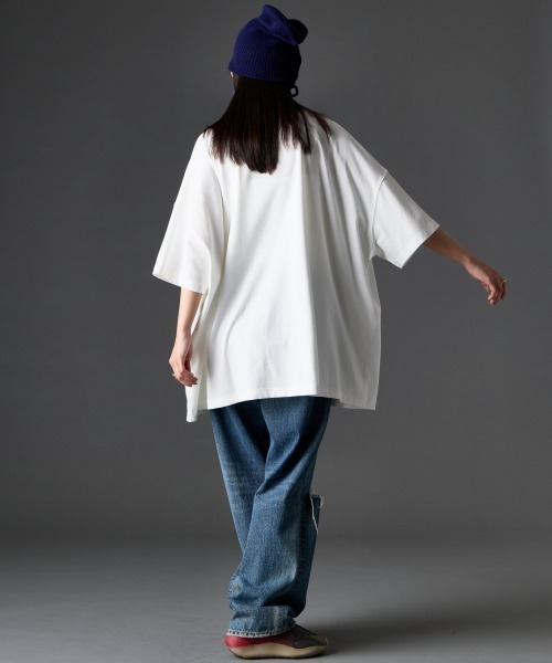 GEVS.（ジェイヴィス）の「ビッグシルエットTシャツ＜大きいサイズ有＞GEVS.（Tシャツ/カットソー・レディース・オフホワイト/チャコール/ブラック・3L～4L/M-LL/5L～6L）」の21枚目の写真