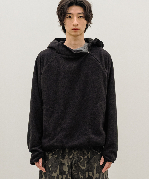 BASEMOMENT(ベースモーメント)の「ダイアグナルジップアップフリースフードパーカー ブラック(パーカー・メンズ・その他・M/L)」の1枚目の写真
