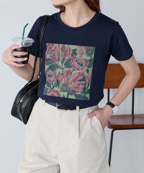 BONLECILL（ボンルシール）の「フラワーアートプリントT（Tシャツ/カットソー・レディース・オフホワイト/ネイビー/チャコールグレー・FREE）」の3枚目の写真