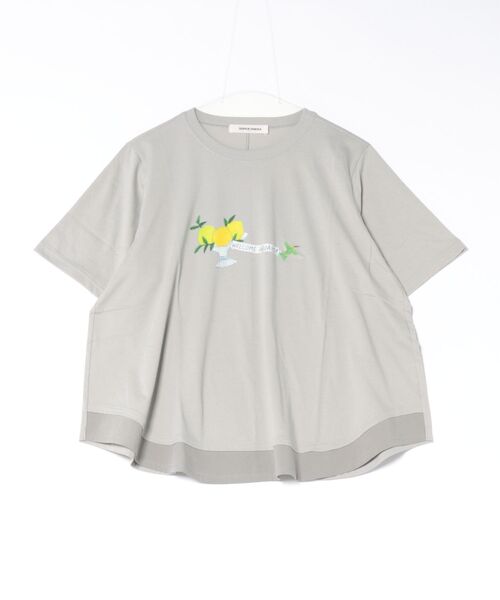 SUPER HAKKA(スーパーハッカ)の「SUPER HAKKA×マツモトヨーコ 30/-天竺「レモンの島へ」プリント+刺繍Tシャツ(Tシャツ/カットソー・レディース・オフホワイト/グレー/グリーン・FREE)」の2枚目の写真
