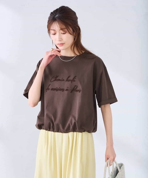 a.v.v(アーヴェヴェ)の「【新色追加】裾ドロストロゴTシャツ(Tシャツ/カットソー・レディース・ホワイト/ブラウン/アイボリー/チャコールグレー・39)」の4枚目の写真