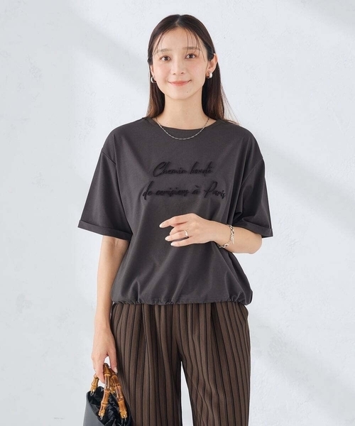 a.v.v(アーヴェヴェ)の「【新色追加】裾ドロストロゴTシャツ(Tシャツ/カットソー・レディース・ホワイト/ブラウン/アイボリー/チャコールグレー・39)」の12枚目の写真