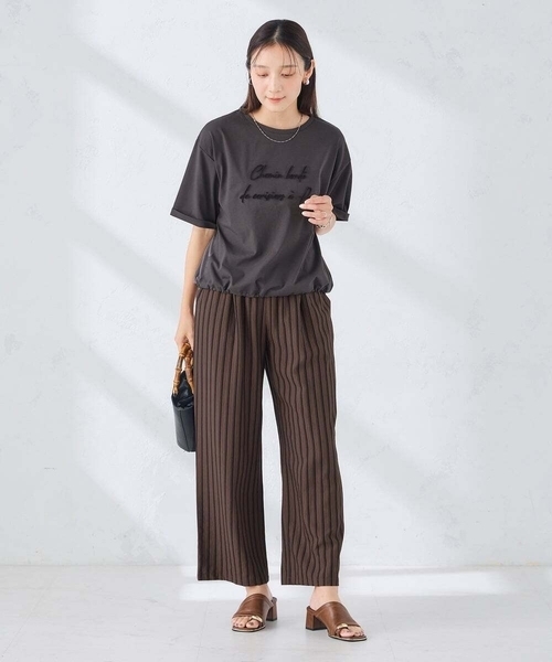 a.v.v(アーヴェヴェ)の「【新色追加】裾ドロストロゴTシャツ(Tシャツ/カットソー・レディース・ホワイト/ブラウン/アイボリー/チャコールグレー・39)」の14枚目の写真