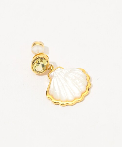 lizzie fortunato jewels(リジーフォルトゥナート)の「Lizzie Fortunato LUNA SHELL ピアス(ピアス(両耳用)・レディース・ホワイト系その他・FREE)」の3枚目の写真